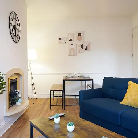 3 Bedroom Modern With Free Parking