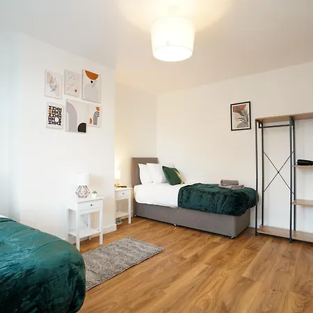 شقة 3 Bedroom Modern With Free Parking ليدز