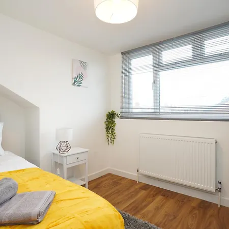 3 Bedroom Modern With Free Parking شقة ليدز