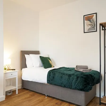 3 Bedroom Modern With Free Parking شقة ليدز