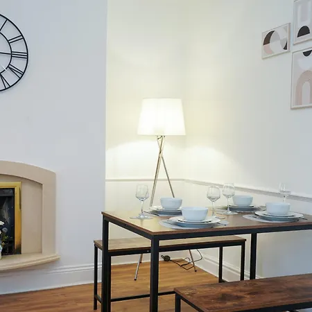 3 Bedroom Modern With Free Parking شقة ليدز